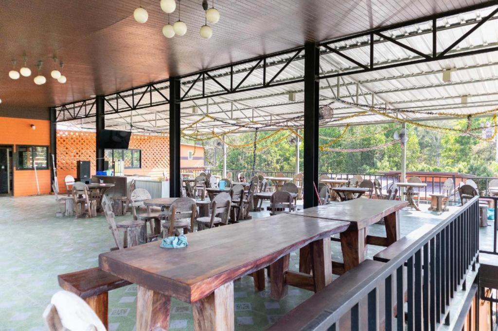 קו לנטה Oyo 755 Rattana Resort מראה חיצוני תמונה