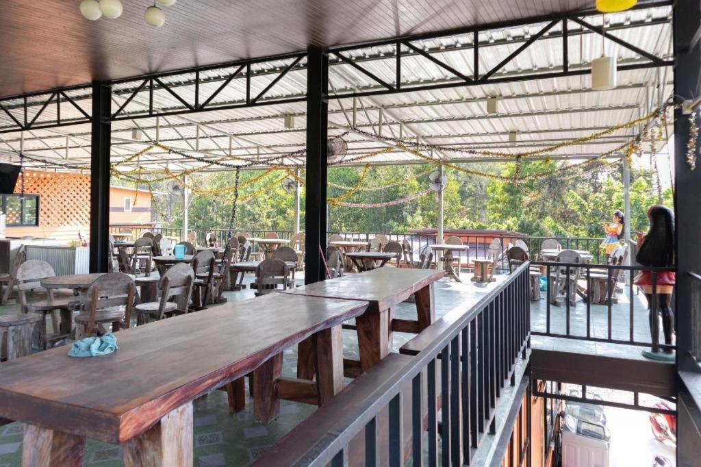 קו לנטה Oyo 755 Rattana Resort מראה חיצוני תמונה